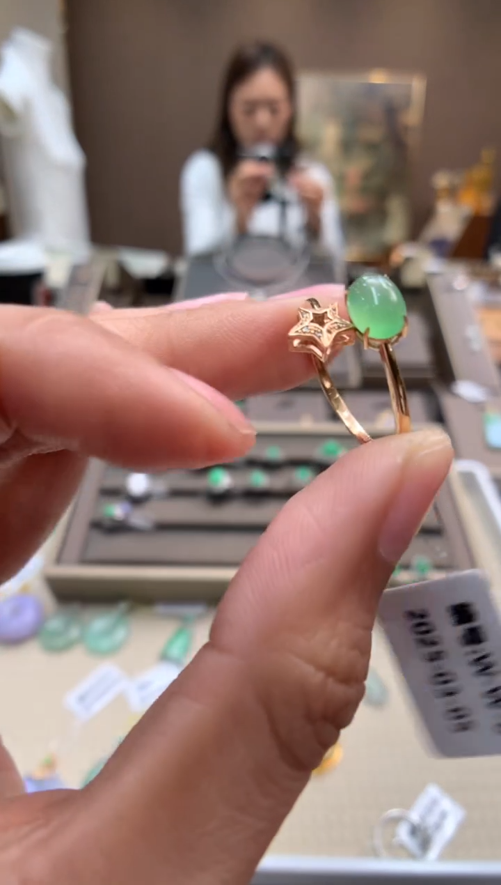 【闪购商品】翡翠颈饰18K金镶嵌戒指