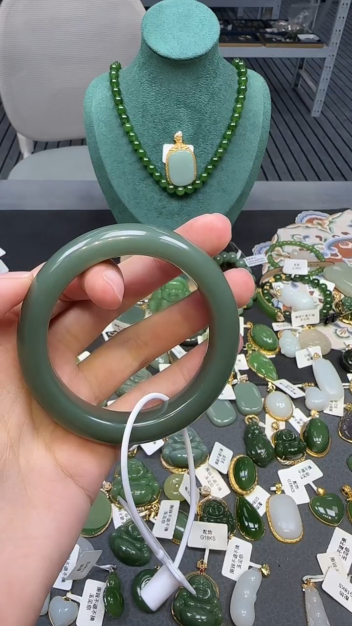 未镶嵌手镯和田玉54