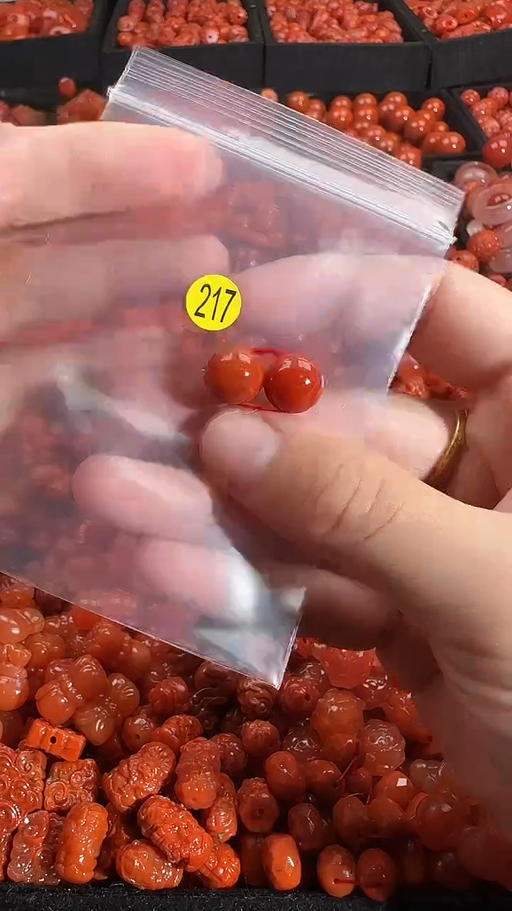 颈饰未镶嵌南红玛瑙1