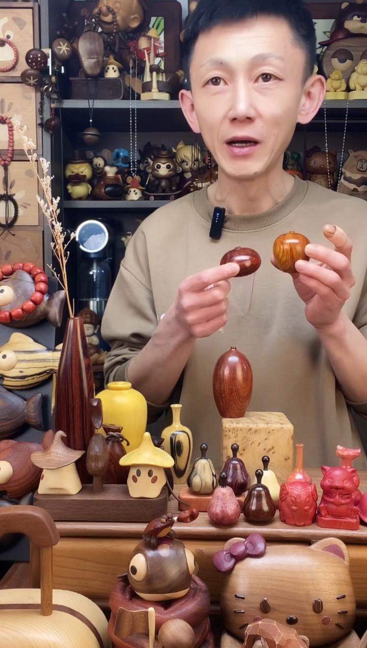 木柒***12个花瓶  