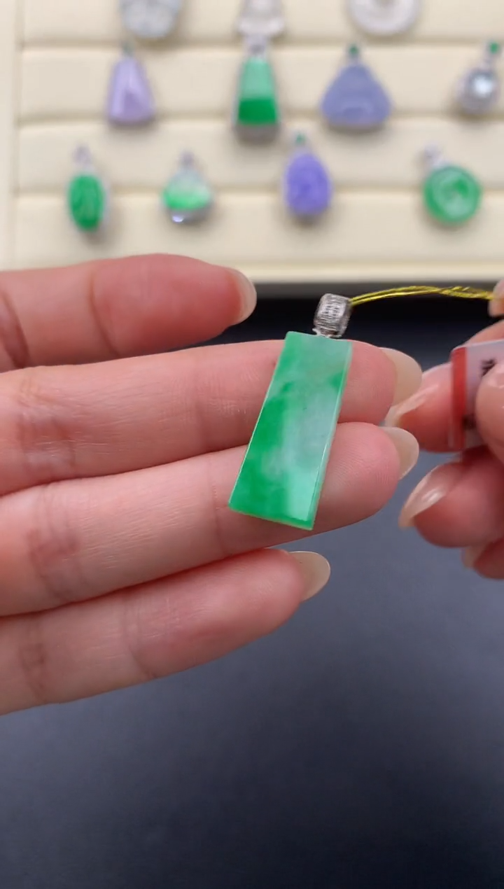 【闪购商品】翡翠颈饰18K金镶嵌Q687     