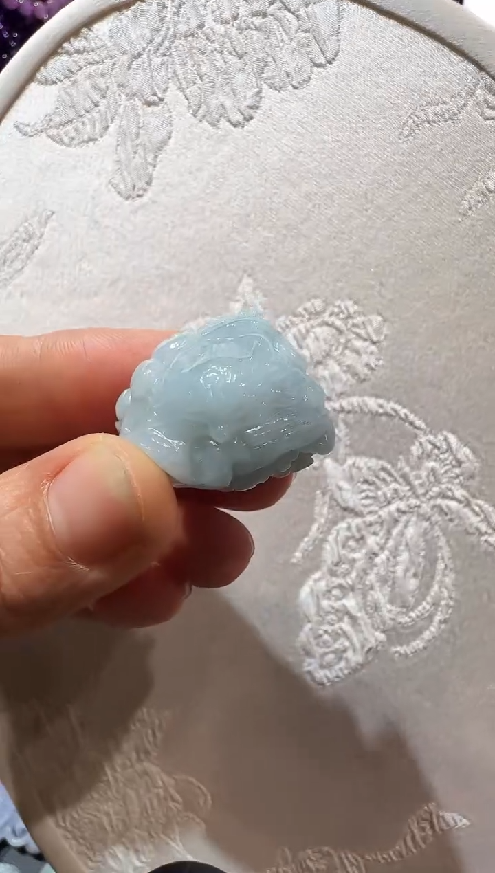 翡翠未镶嵌颈饰国风