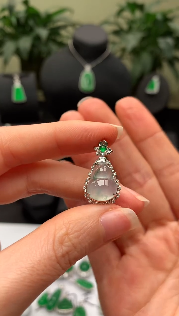 【闪购商品】翡翠颈饰18K金镶嵌葫芦