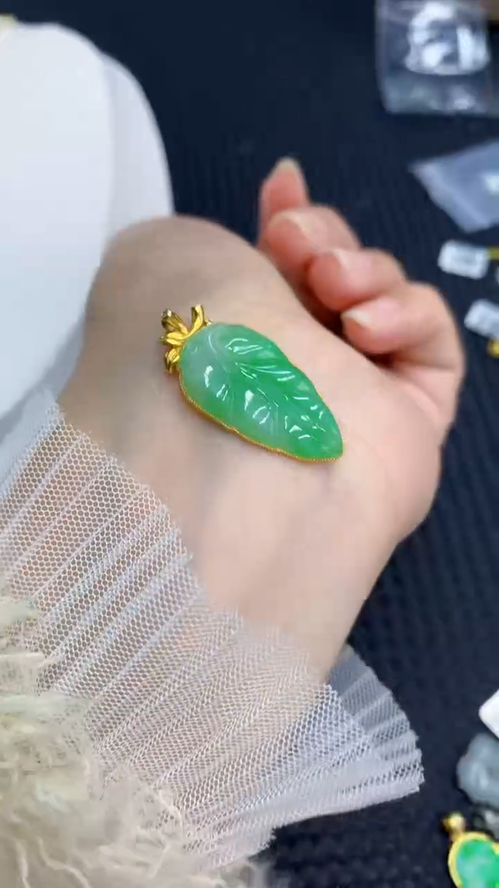 【闪购商品】翡翠颈饰18K金镶嵌            8