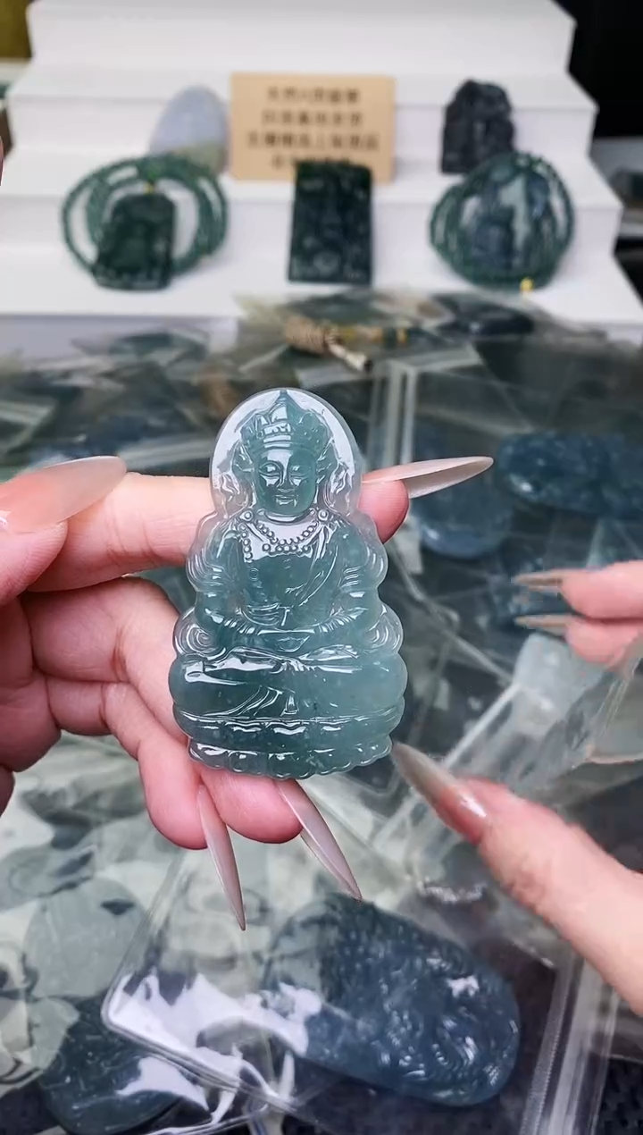 颈饰未镶嵌翡翠 