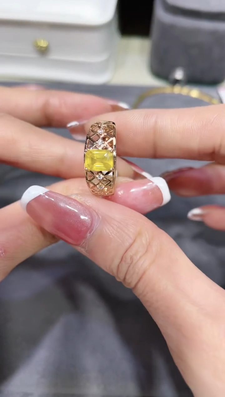 【闪购商品】彩色蓝宝石戒指18K金镶嵌·