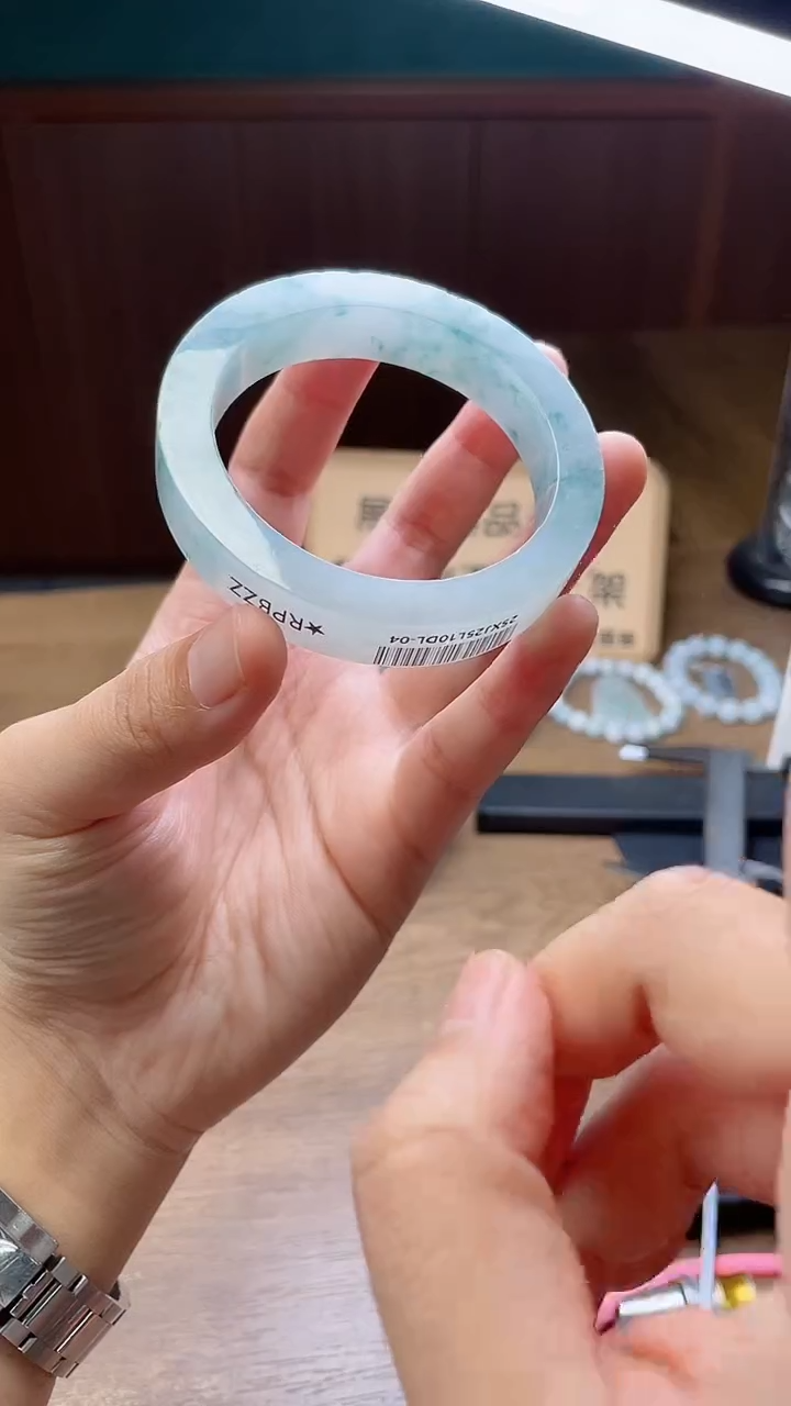 定制翡翠手镯未镶嵌阳*暖定制