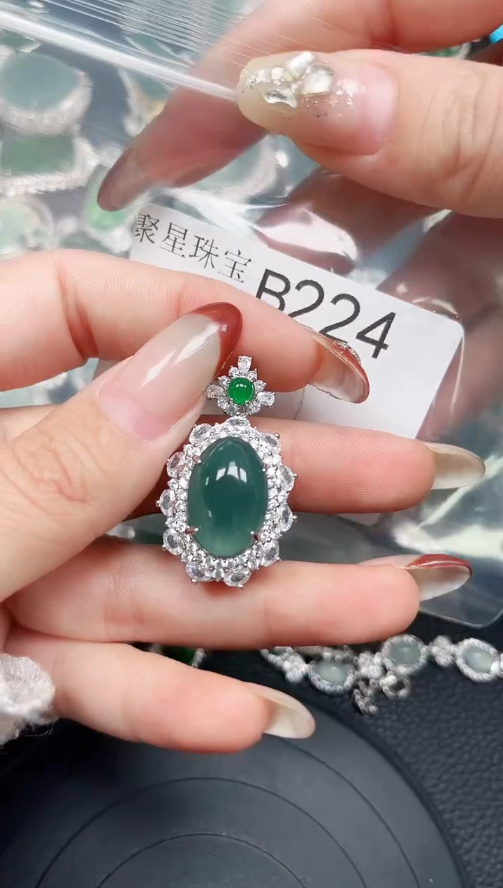 【闪购商品】翡翠颈饰未镶嵌赠皮绳224