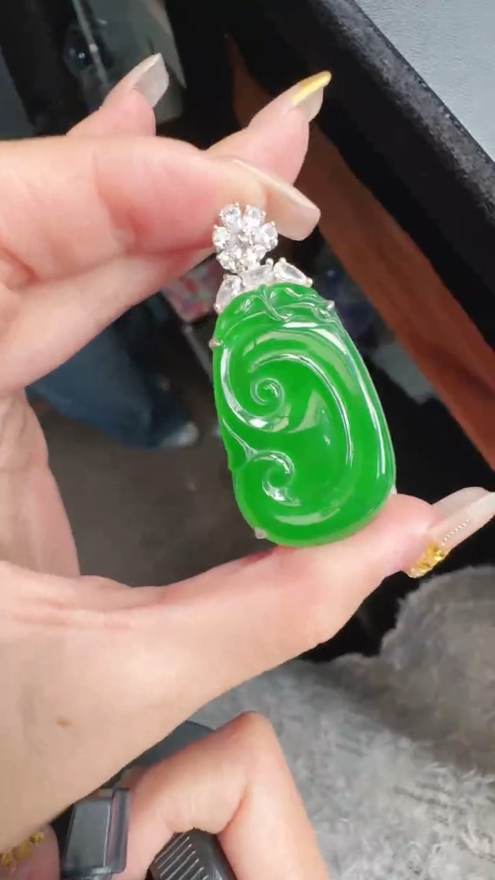 未镶嵌定制翡翠A货有轻微色差属于正常现象，如意1