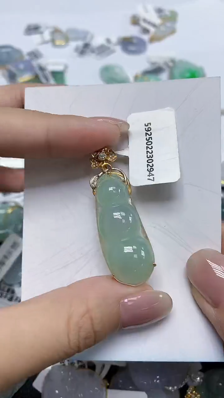 翡翠18K金镶嵌颈饰天然缅甸翡翠A货