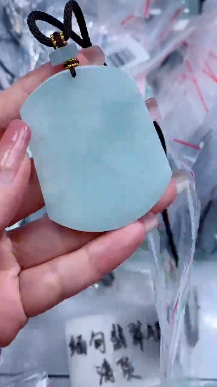 翡翠未镶嵌颈饰吊坠