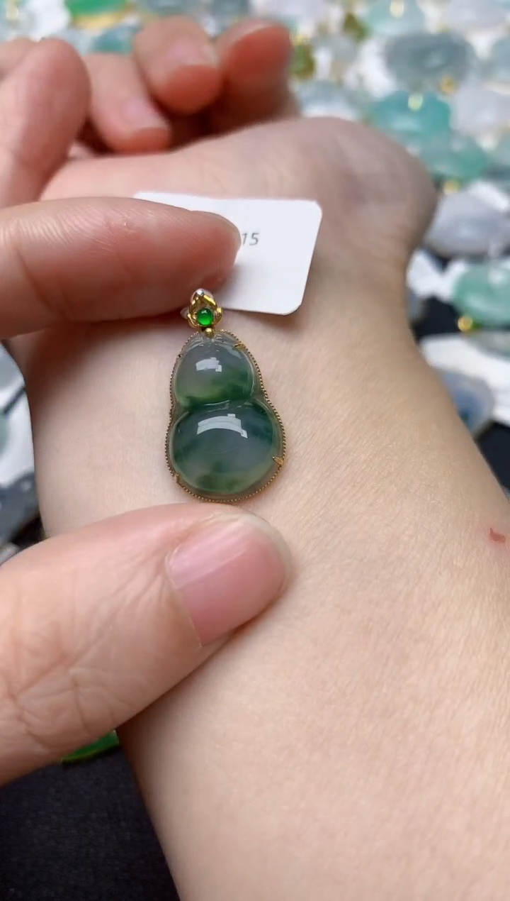 颈饰18K金镶嵌翡翠天然缅甸A货翡翠