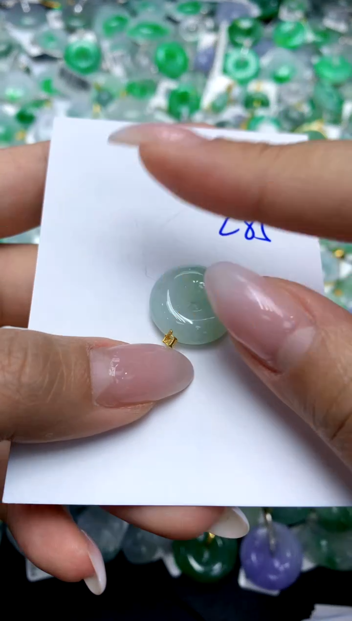 翡翠18K金镶嵌颈饰11111111111111