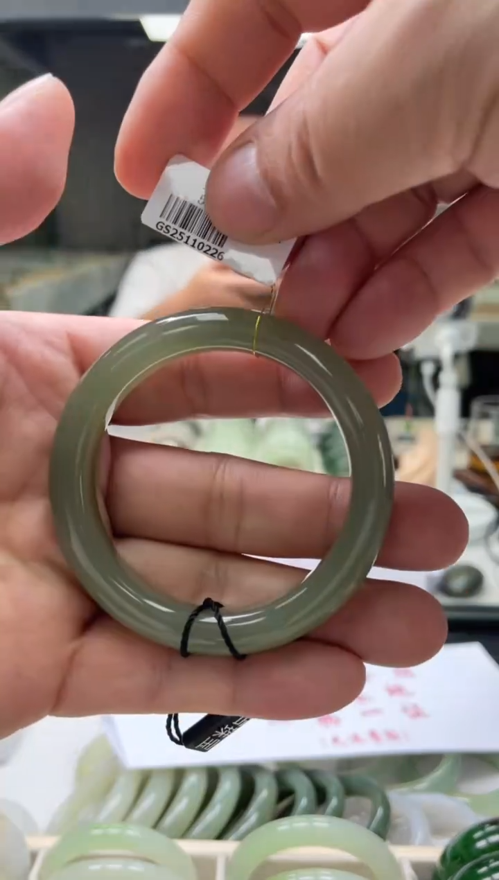 【闪购商品】和田玉手镯未镶嵌编码 0226圈口52-53