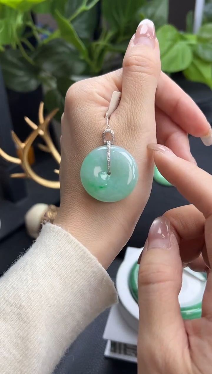 【闪购商品】翡翠颈饰18K金镶嵌平安扣