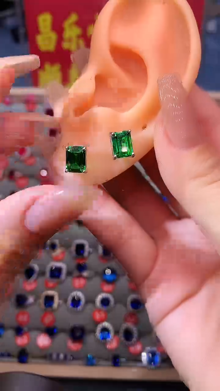 【闪购商品】透辉石耳饰银S925镶嵌1111