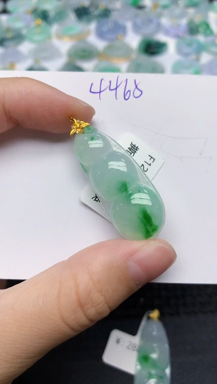 颈饰18K金镶嵌翡翠 天然缅甸A货翡翠百元以上9元证书费自理