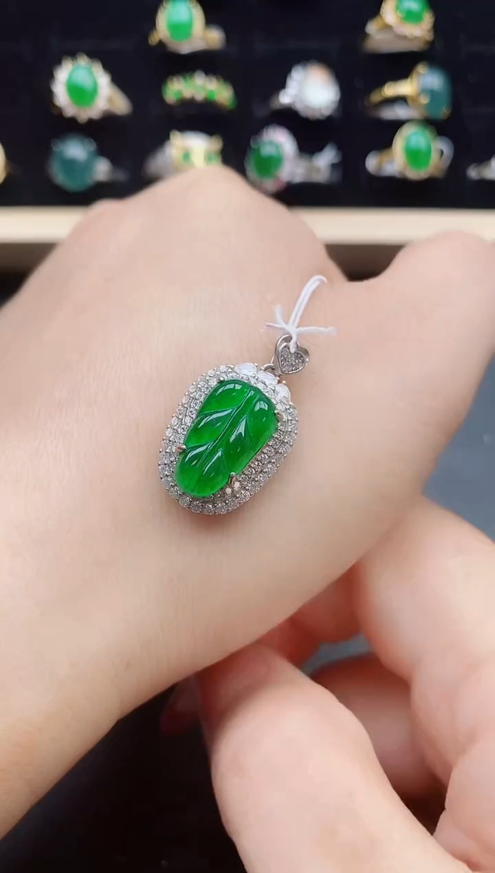 【闪购商品】翡翠吊坠(赠链)银S925镶嵌321312