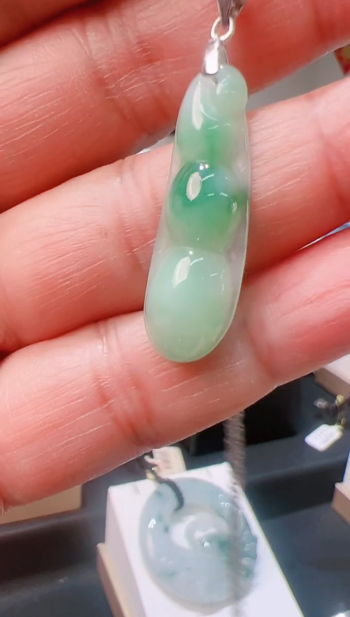 【闪购商品】翡翠未镶嵌颈饰202531615