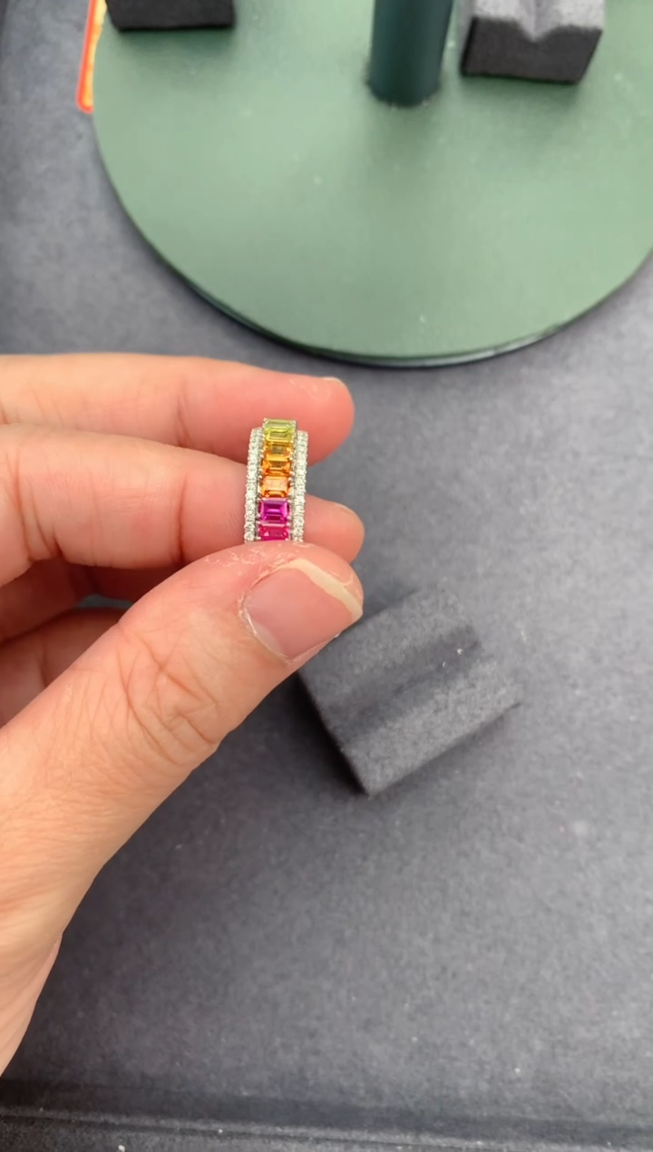 【闪购商品】彩色蓝宝石戒指18K金镶嵌彩蓝宝戒指