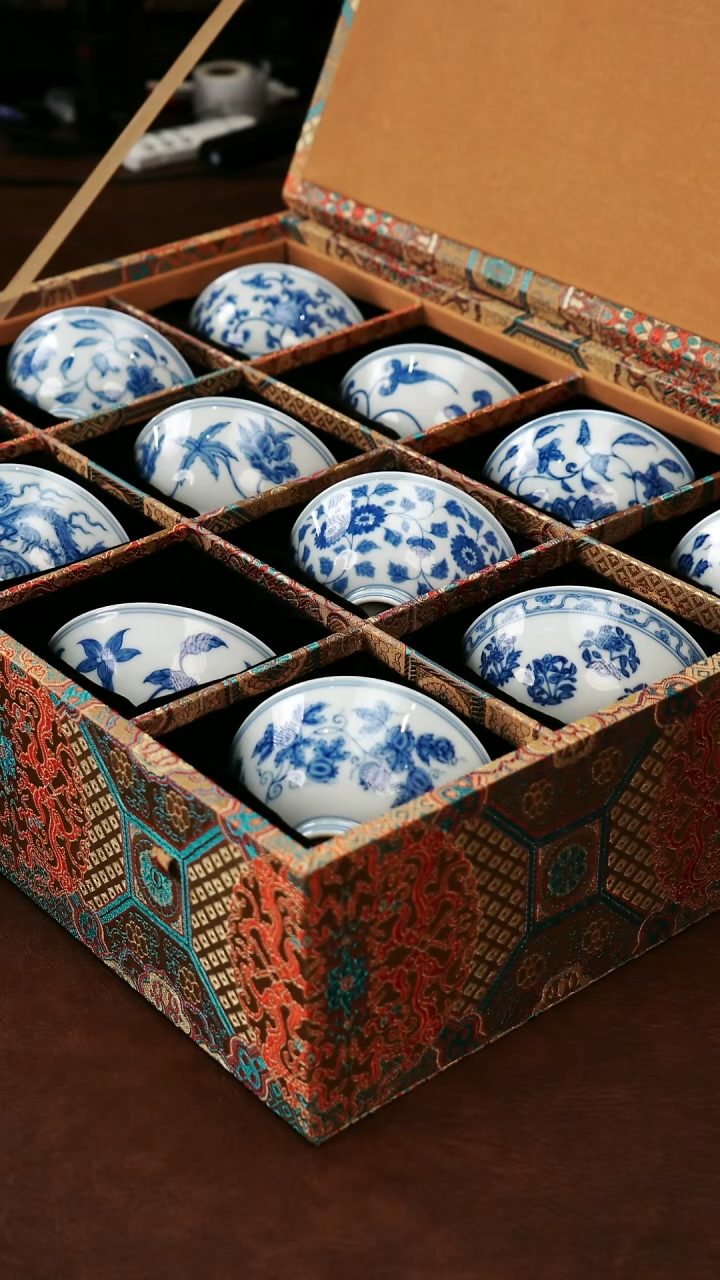 可询价-五里雾品牌-仿明成化十二宫碗