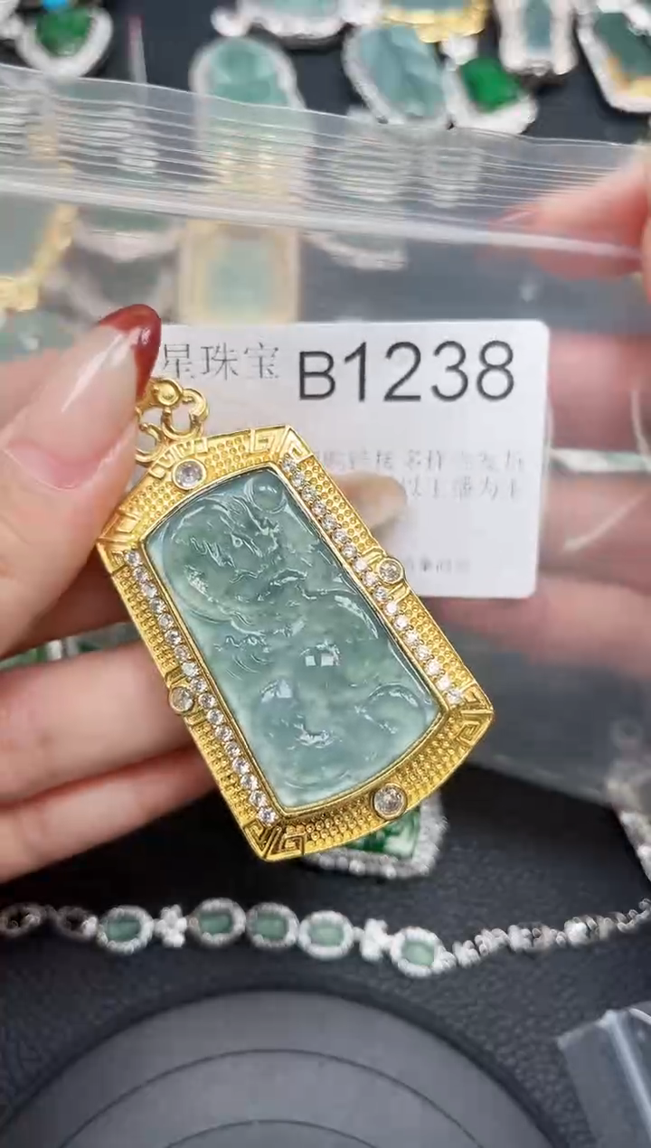 【闪购商品】翡翠颈饰未镶嵌送皮绳1238