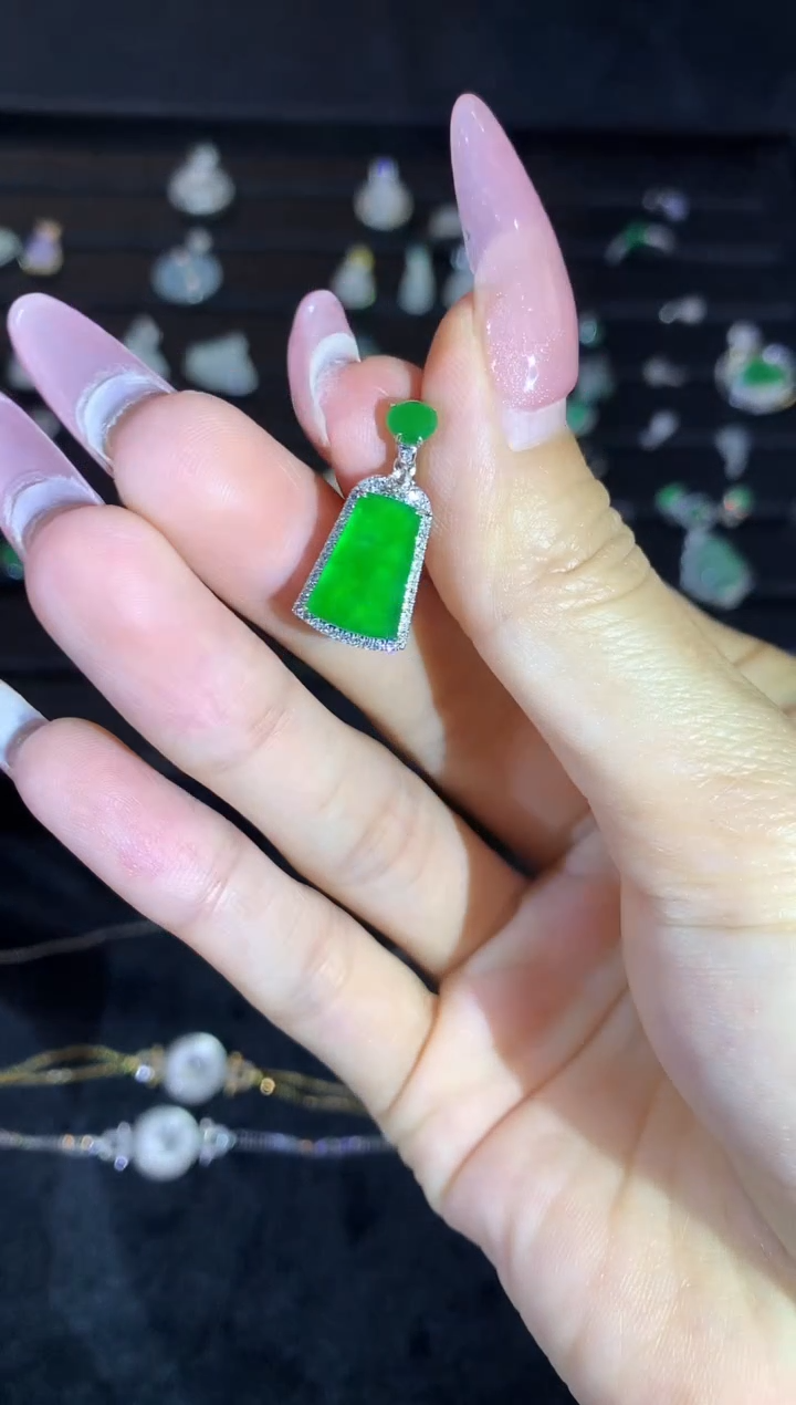 【闪购商品】翡翠吊坠(不含链)18K金镶嵌a34时尚