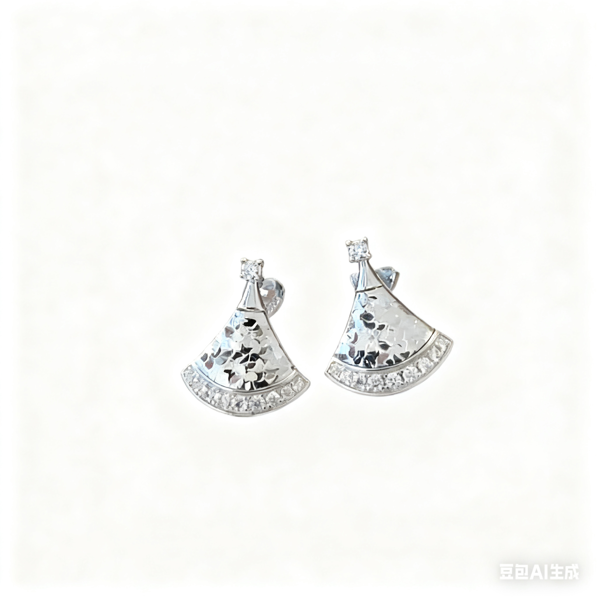 合金耳饰 6190~镀K金轻奢风碎冰冰小裙子设计小众高级感耳钉