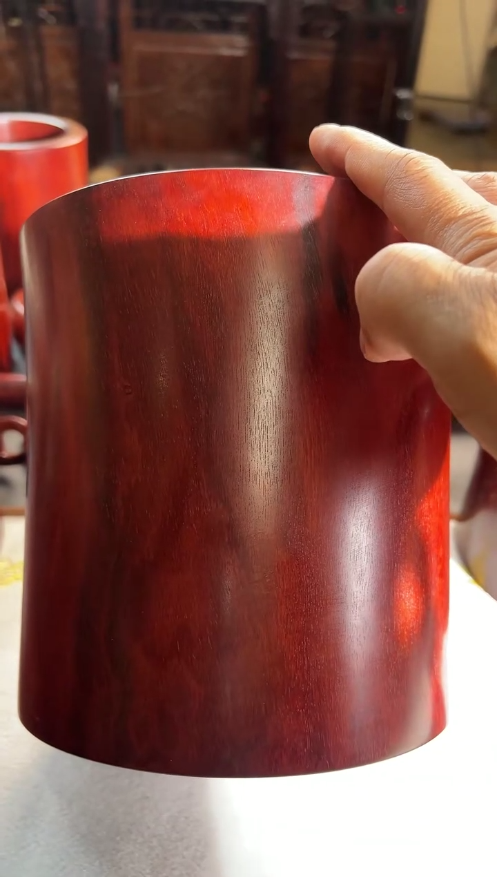 紫檀木类案台赞比亚血檀大笔筒