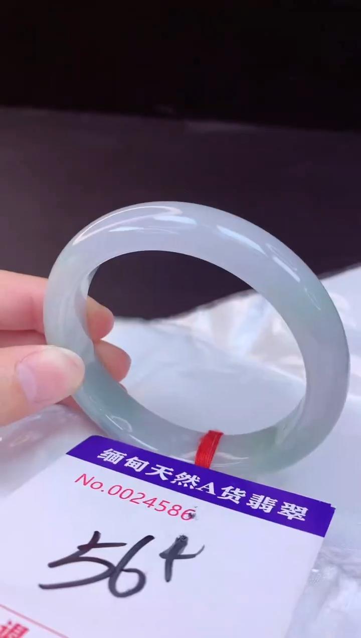 【闪购商品】翡翠手镯未镶嵌56+             