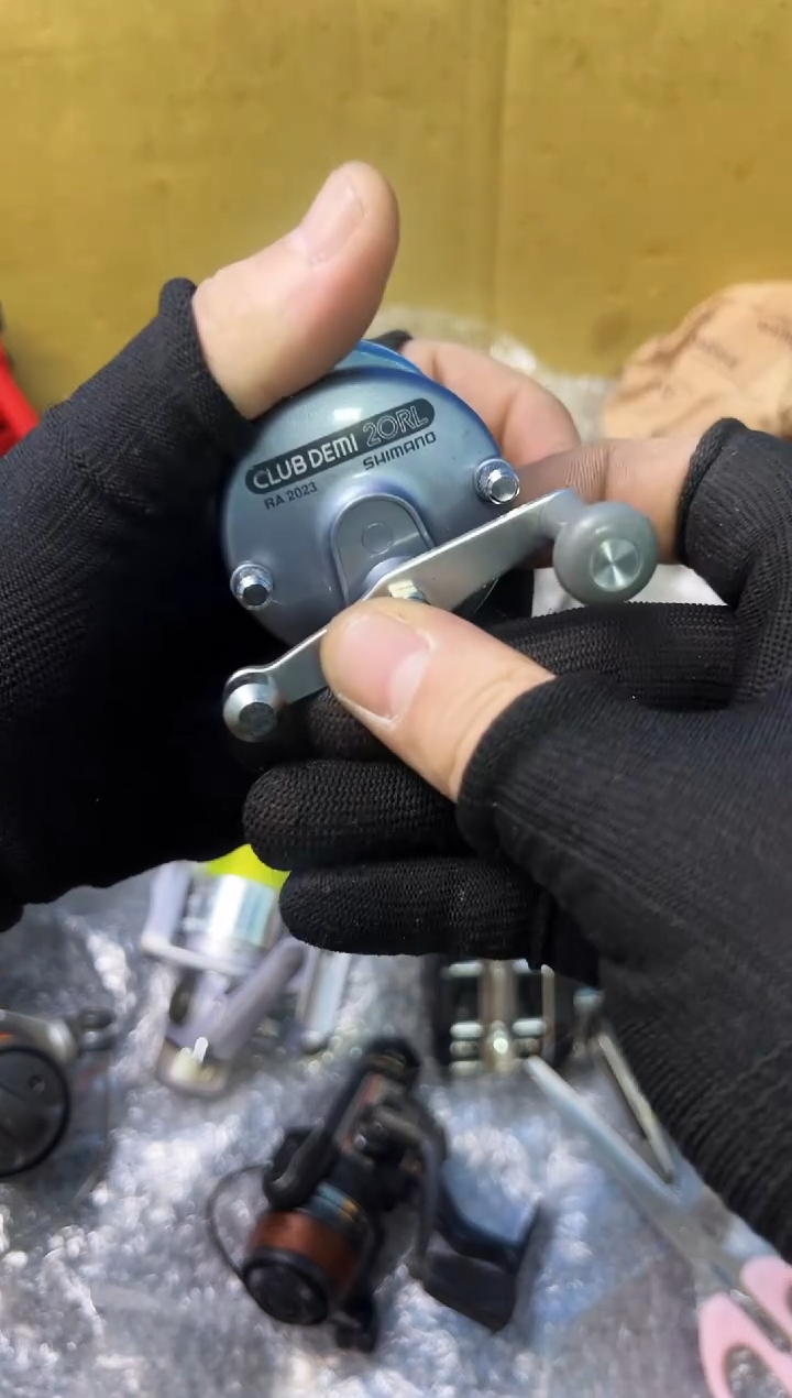 李*白微瑕钓鱼轮，直播间讲解为准，看清楚再拍，如有拆卸不退换