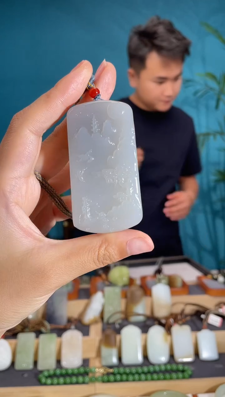 和田玉未镶嵌颈饰1