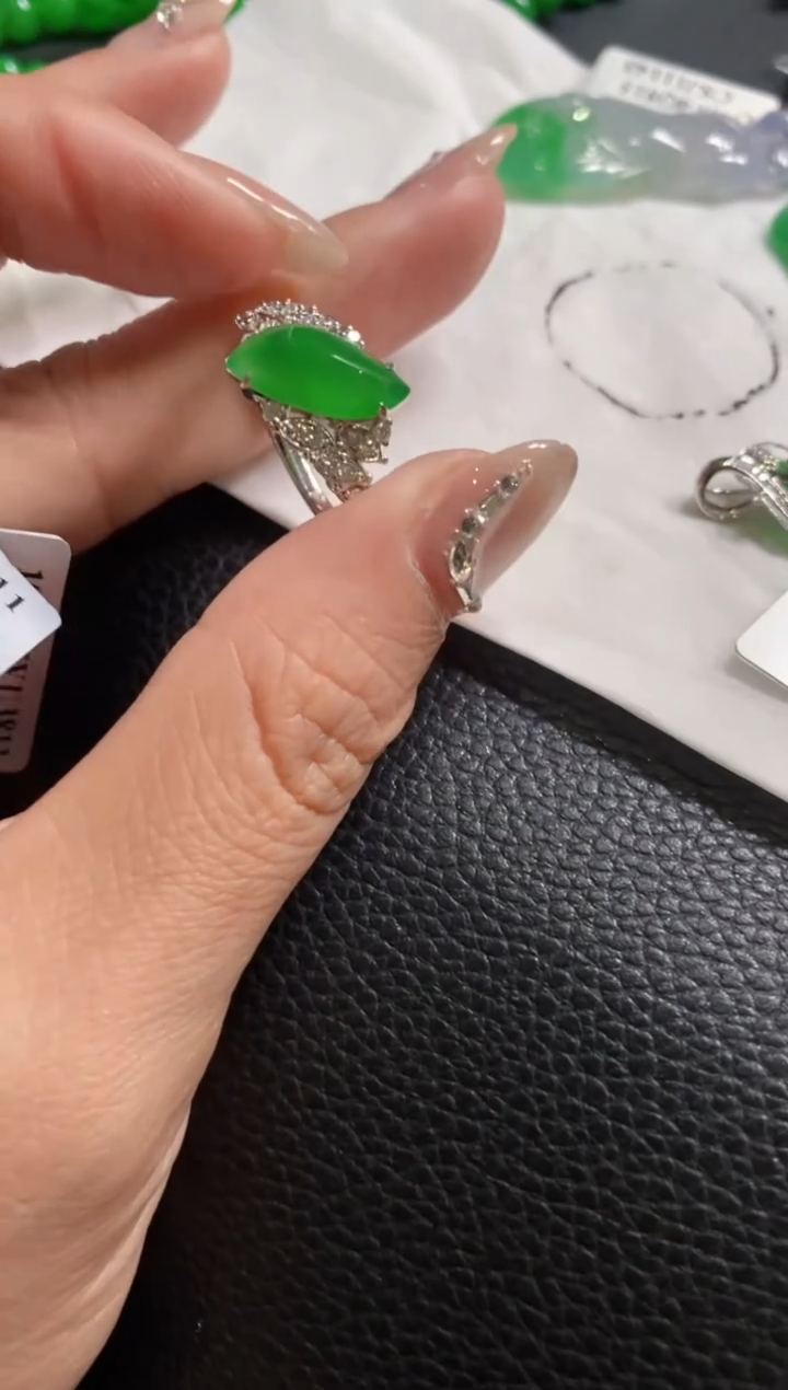 【闪购商品】定制翡翠18K金镶嵌戒指