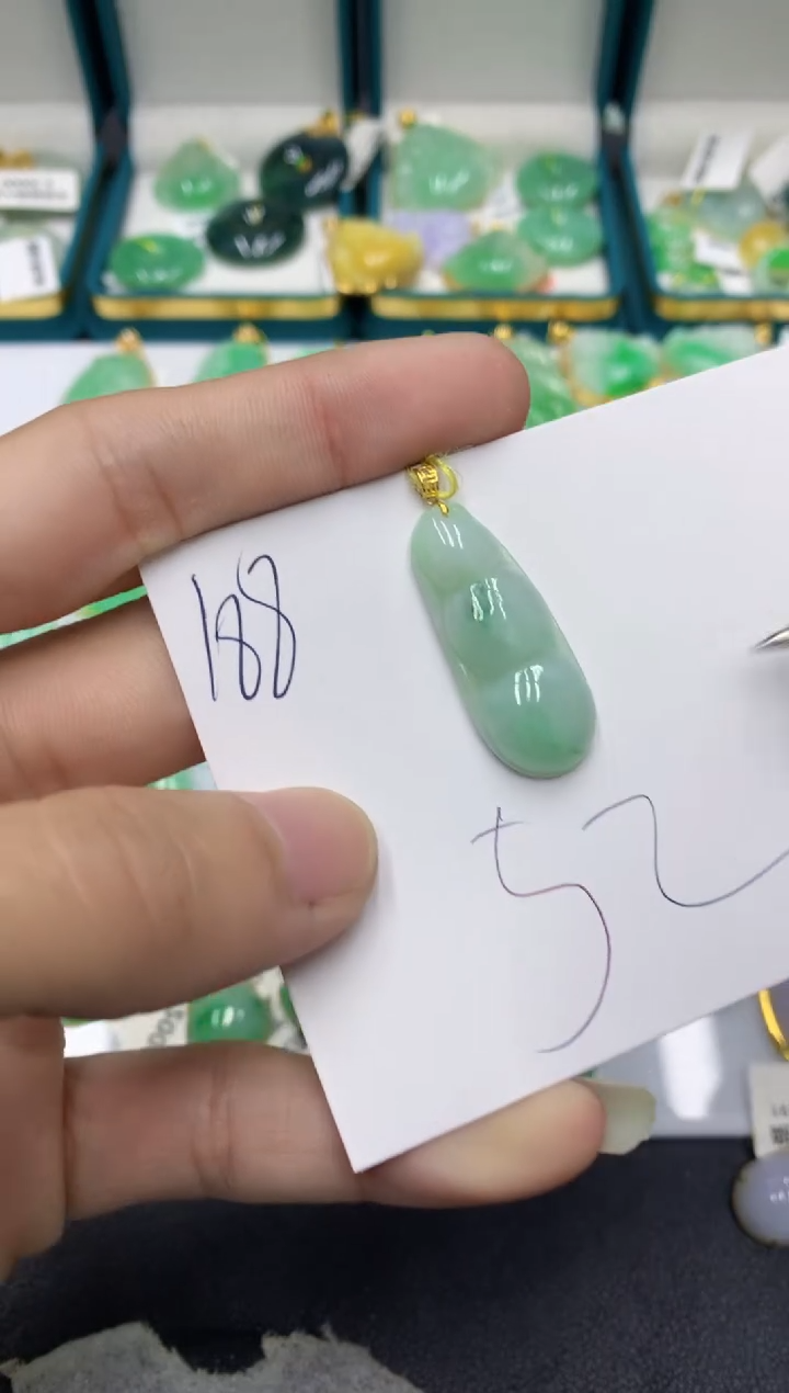 【闪购商品】翡翠颈饰18K金镶嵌翡翠