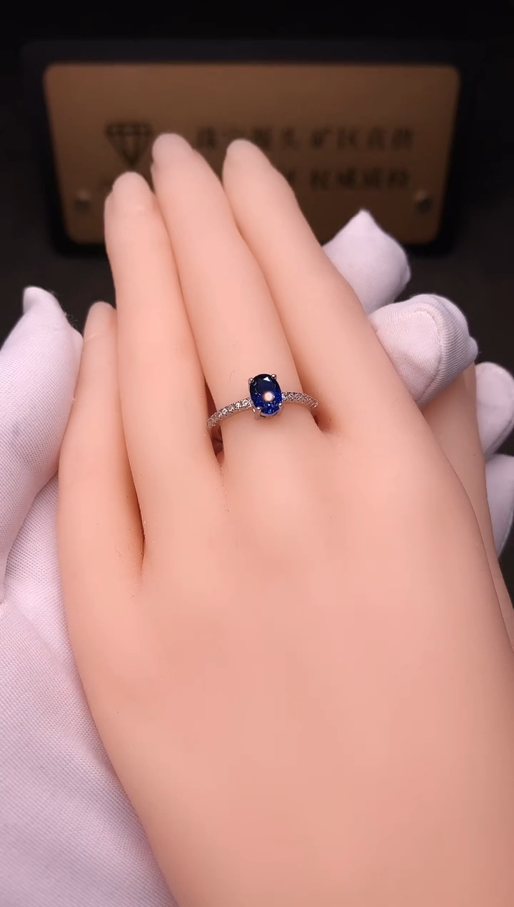 戒指蓝宝石银S925镶嵌······