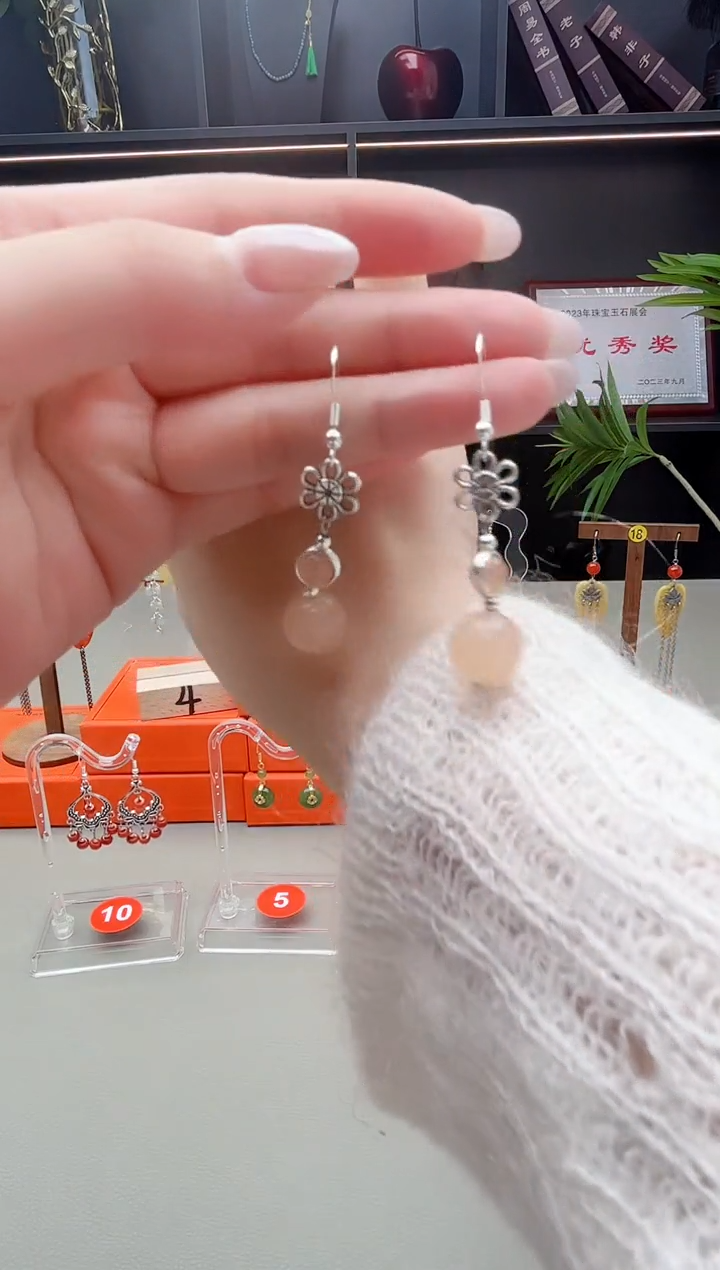 未镶嵌石英质玉（天山翠）耳钉805