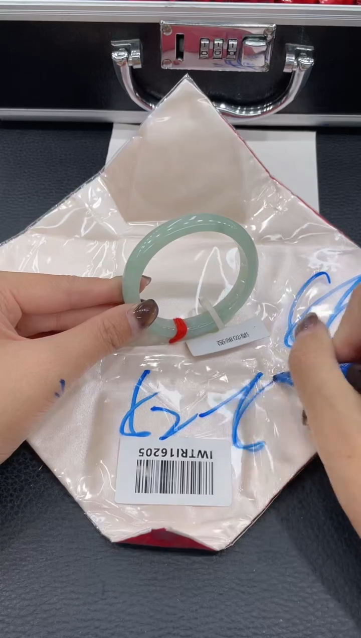 【闪购商品】翡翠手镯（贵妃镯）未镶嵌手镯