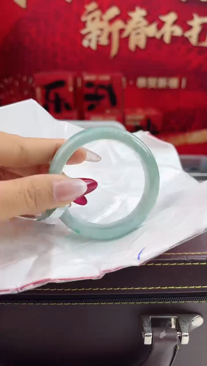 【闪购商品】翡翠手镯未镶嵌2翡翠手镯（微瑕）
