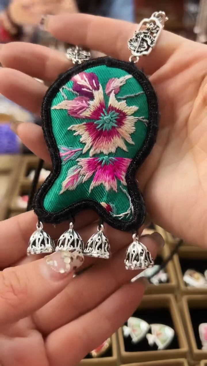 【闪购商品】织绣民族风老绣饰品181