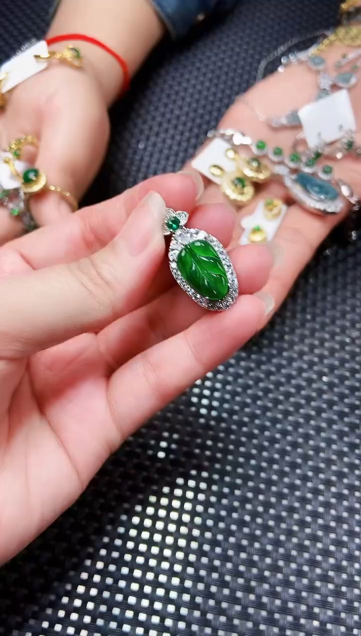 【闪购商品】翡翠吊坠(不含链)未镶嵌111111111