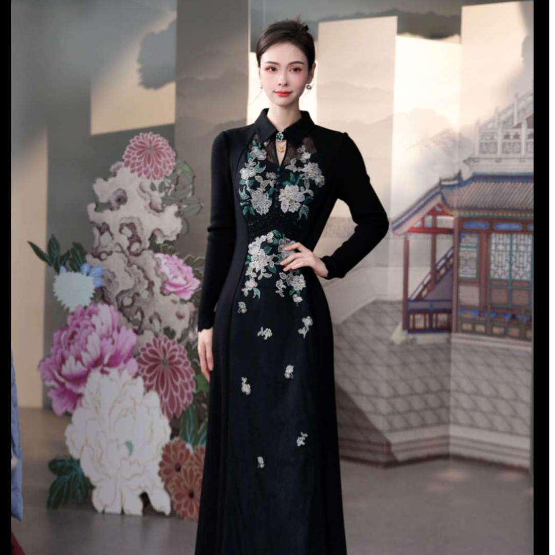 SUSSI/古色冬季新品商场同款黑色刺绣衬衫领中长款连衣裙礼服女