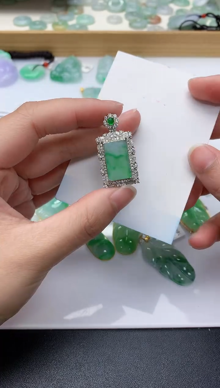 颈饰银S925镶嵌翡翠天然A货