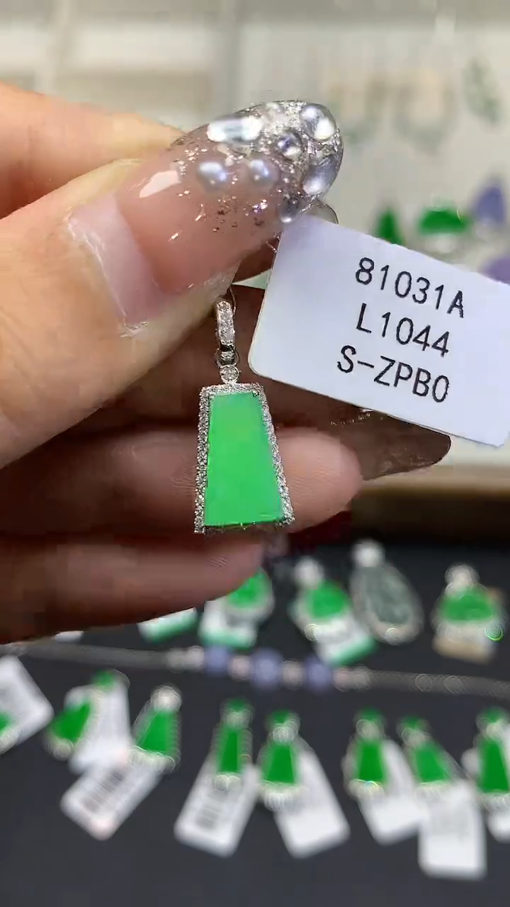 【闪购商品】翡翠18K金镶嵌吊坠(不含链)L1044多样性发其一