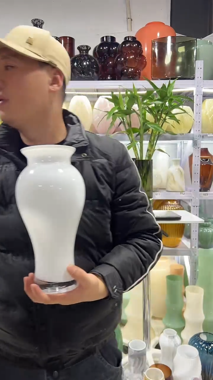 白色美人瓶微瑕介意勿拍