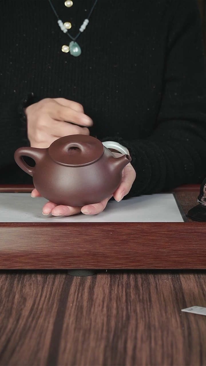 【闪购商品】紫砂茶壶ly  紫泥  景舟石瓢  240cc