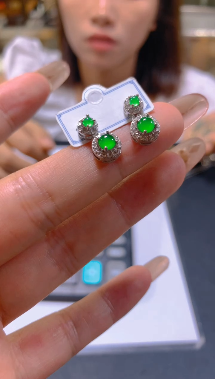未镶嵌翡翠耳饰多样性发一