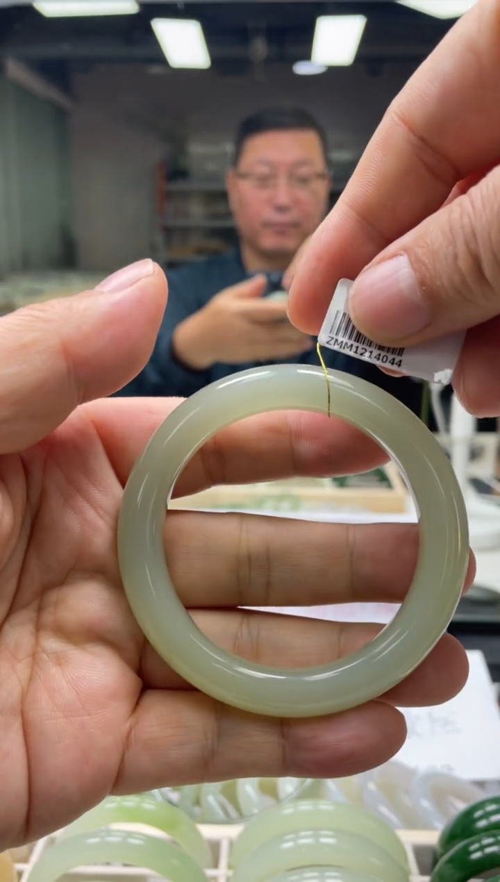 【闪购商品】和田玉手镯未镶嵌编码4044 圈口55-56