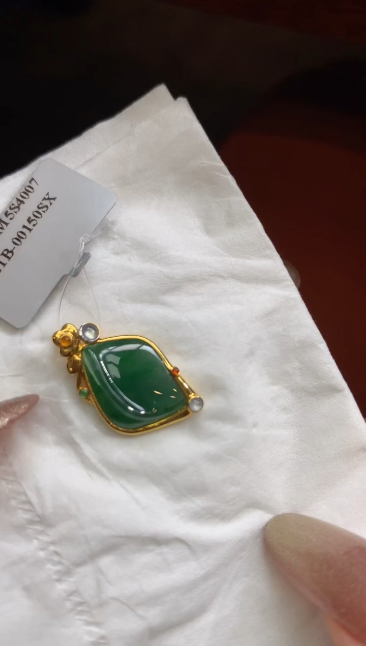 【闪购商品】翡翠颈饰18K金镶嵌翡翠