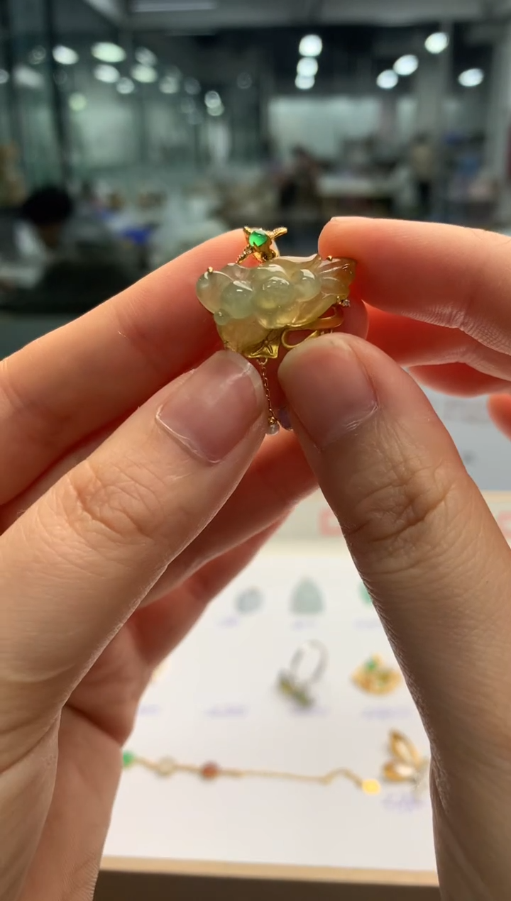 【闪购商品】翡翠颈饰18K金镶嵌翡翠吊坠|不退不换