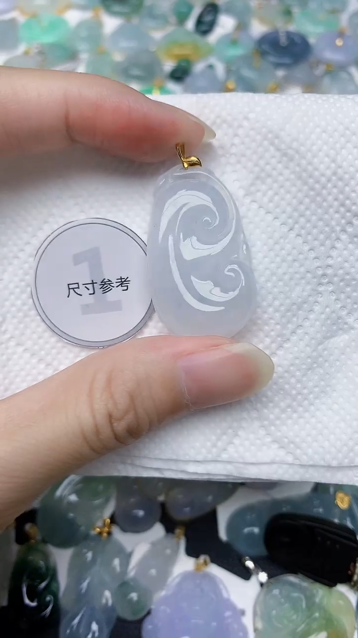 颈饰18K金镶嵌翡翠天然A货翡翠
